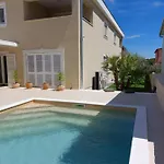 Seashells Tribunj דירה *